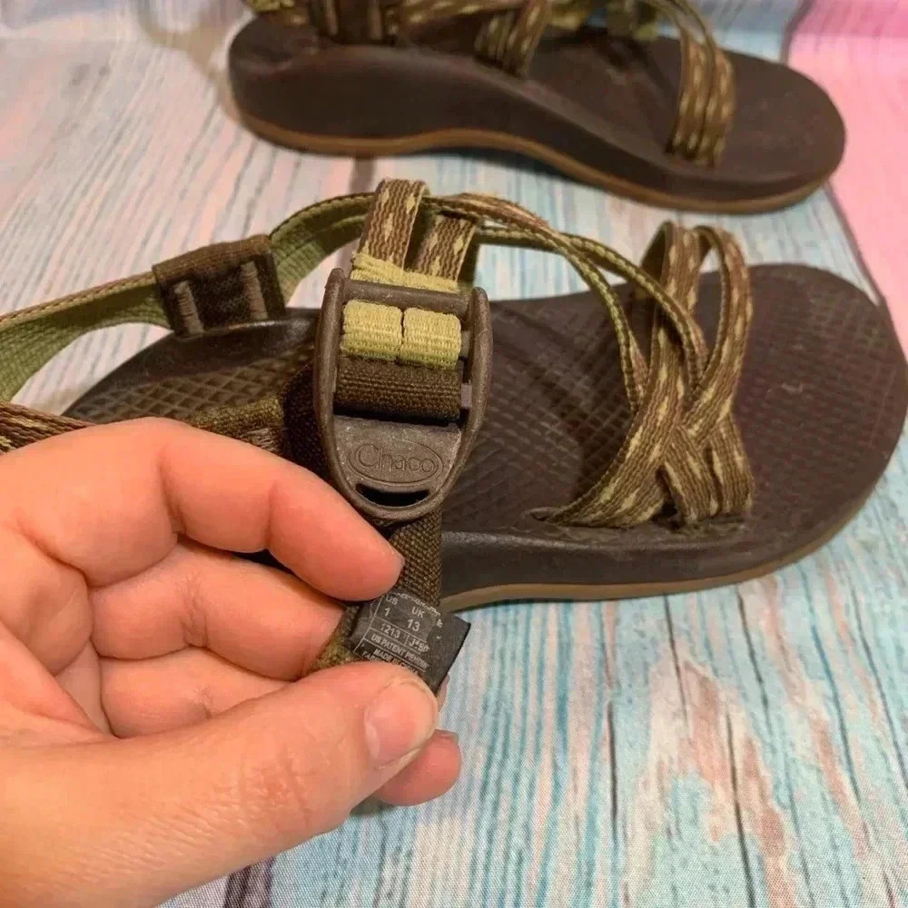 Little kids Chaco strappy sandals size 1 - Picture 10 of 11
